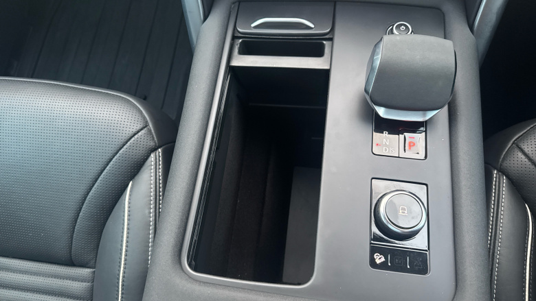 Land Rover Discovery 3.0 D300 R-Dynamic HSE 5dr Auto Diesel Station Wagon